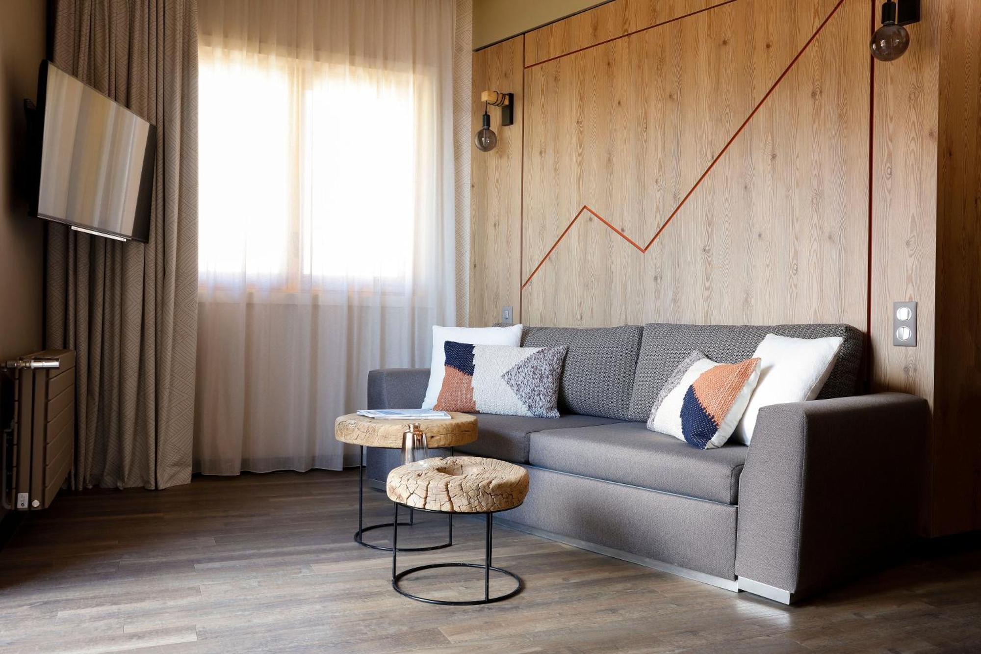 Grandes Rousses Hotel & Spa Alpe d'Huez Bagian luar foto A living room in a hotel