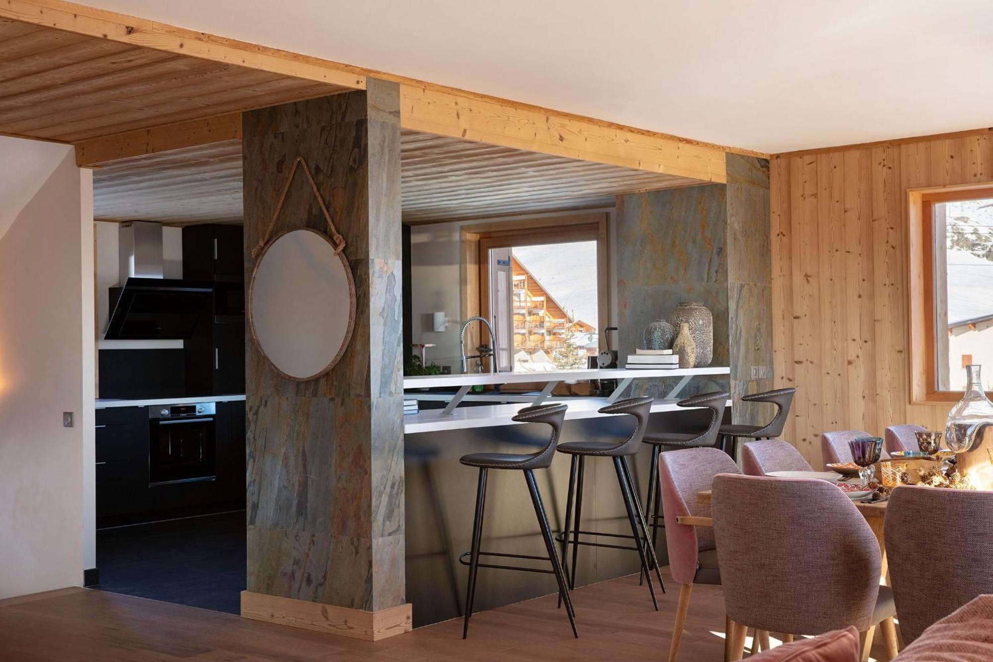 Grandes Rousses Hotel & Spa Alpe d'Huez Bagian luar foto A kitchen in a chalet