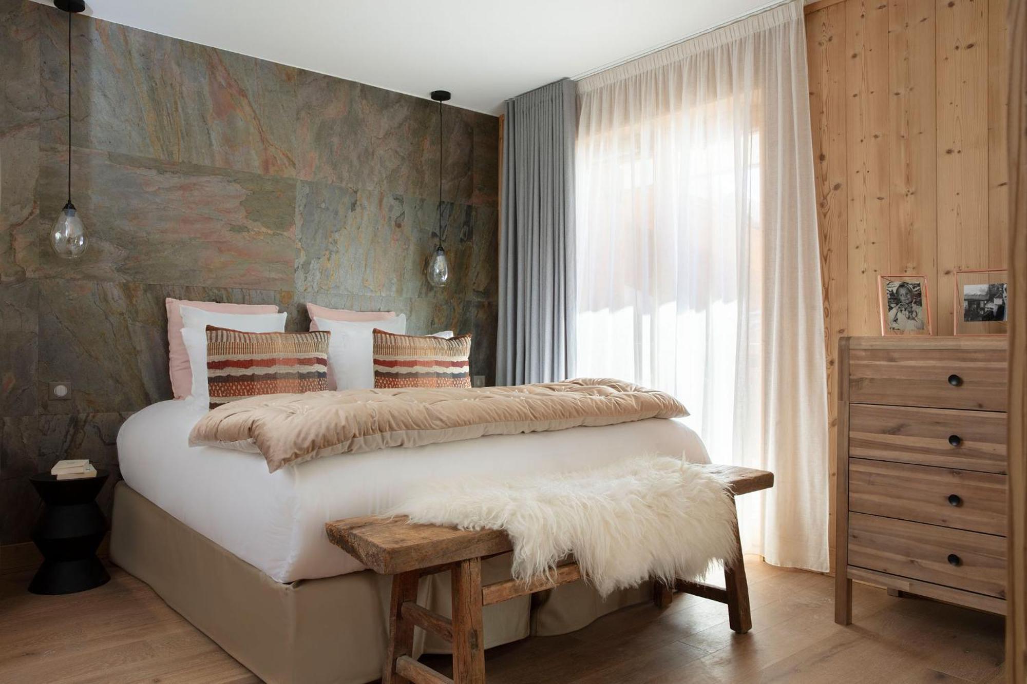 Grandes Rousses Hotel & Spa Alpe d'Huez Bagian luar foto A bedroom in the hotel