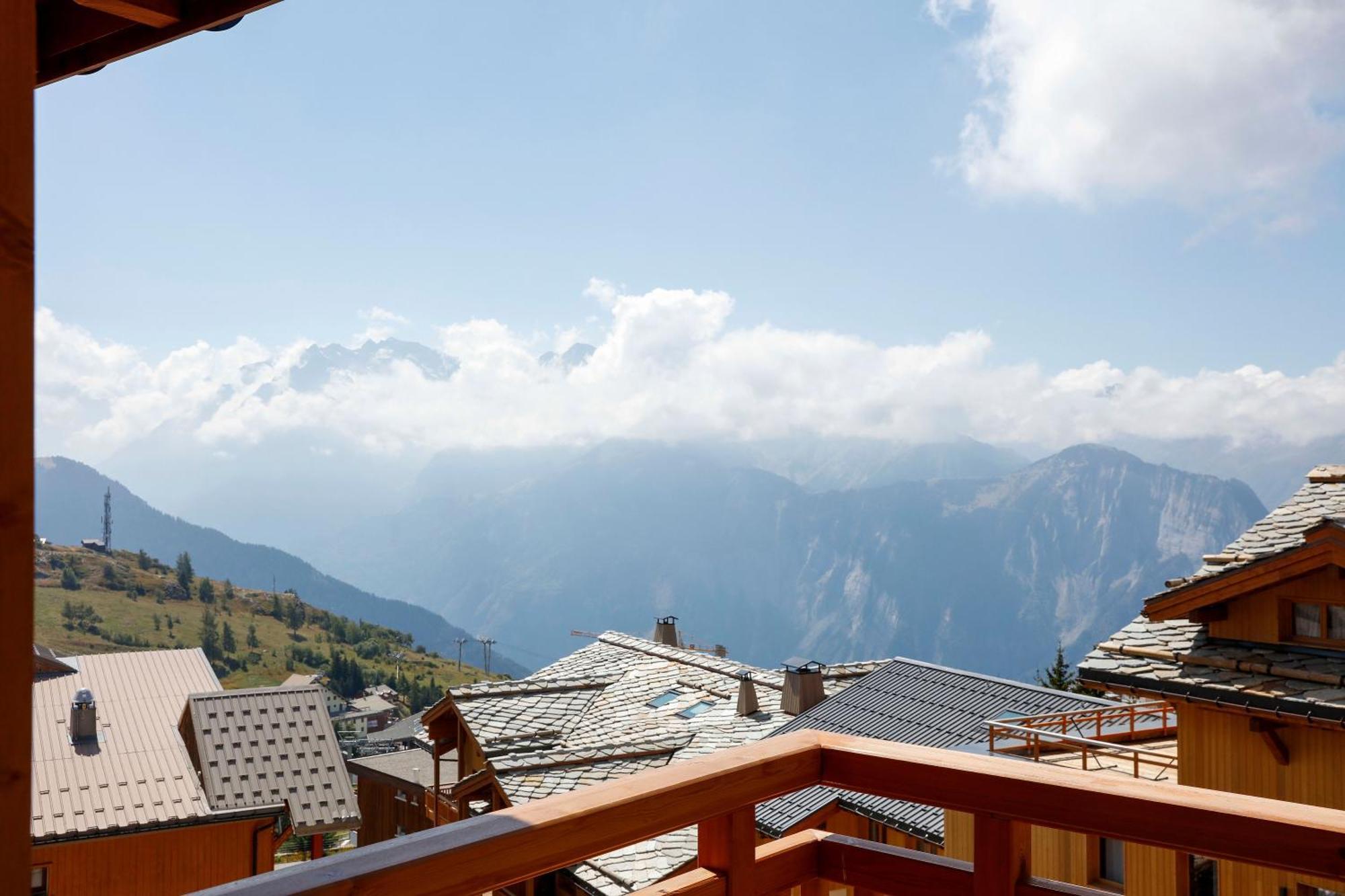 Grandes Rousses Hotel & Spa Alpe d'Huez Bagian luar foto View of Mont Blanc from Les Saisies